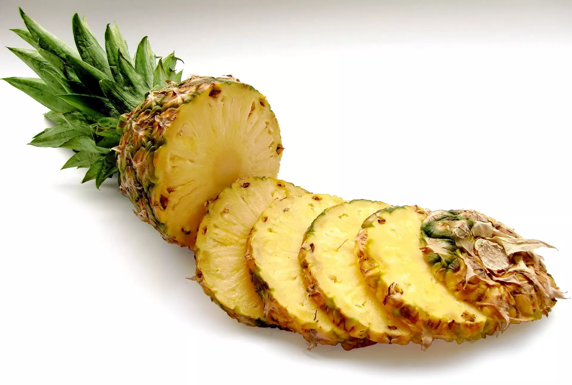 Ananas se k přípravě zmrzliny hodí náramně!