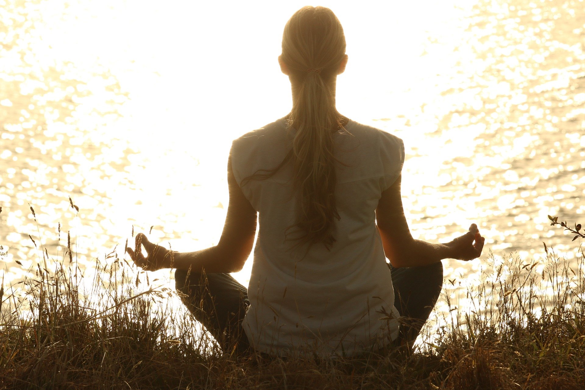 K harmonizaci ženské energie vám pomůže i jóga. 
